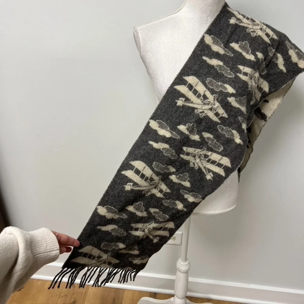 Reversible Scarf Warp Knit Gray Beige Airplane Flying Aviation Gorpcore Outdoor